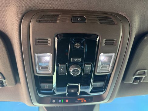 Used 2025 Cadillac Escalade Premium Luxury AWD/4WD image 51