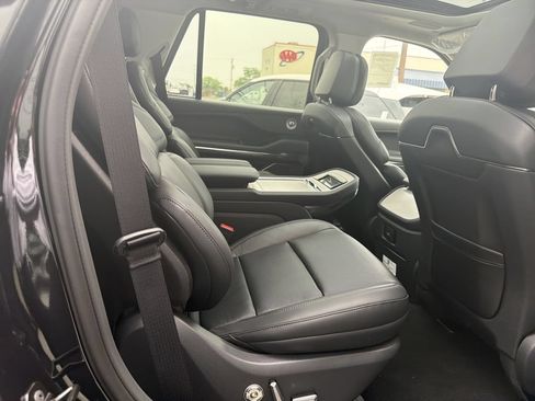 New 2027 Lincoln Navigator Reserve AWD/4WD image 8