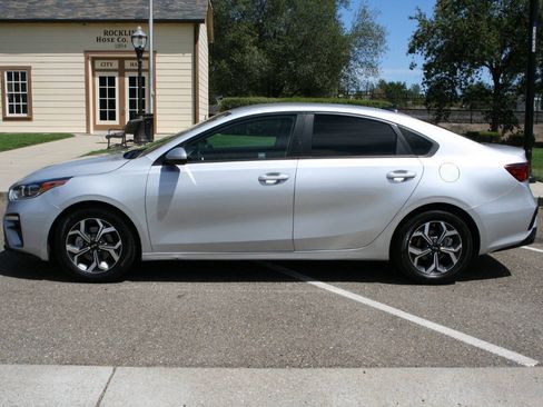 Used 2021 Kia Forte LXS FWD image 7