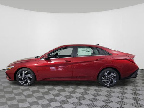 New 2025 Hyundai Elantra Limited image 39