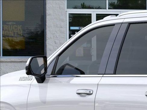 New 2025 Chevrolet Suburban High Country image 12