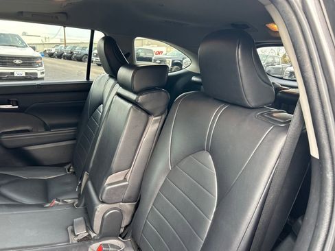 Used 2022 Toyota Highlander XLE image 33