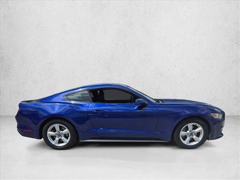 Used 2016 Ford Mustang Coupe RWD image 4