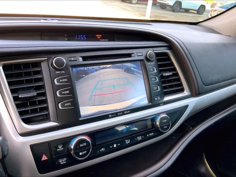 Used 2016 Toyota Highlander XLE image 25