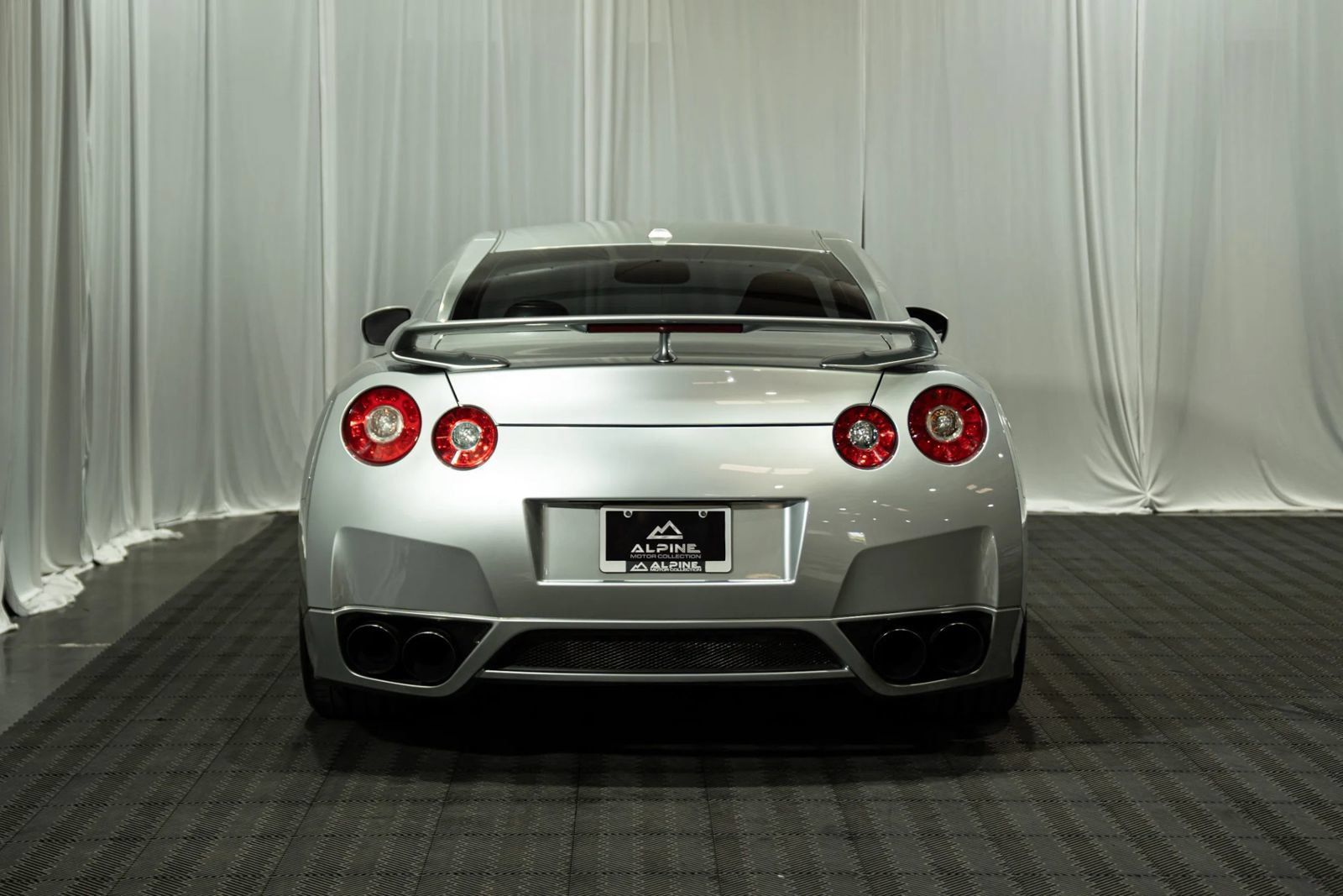 Used 2009 Nissan GT-R Premium AWD/4WD image 5