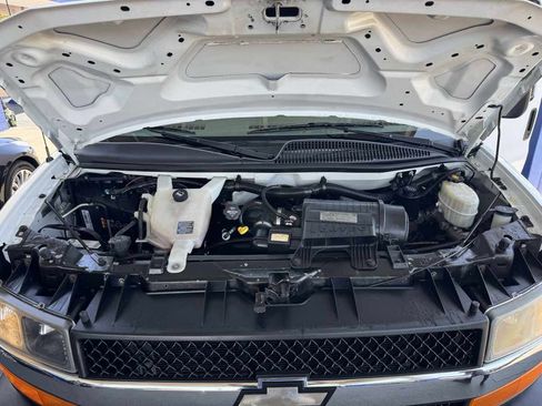 Used 2015 Chevrolet Express 3500 w/ Chrome Appearance Package image 11