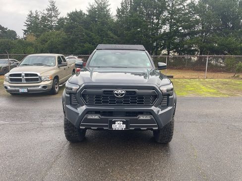 Used 2025 Toyota Tacoma TRD Off-Road image 2