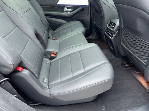 Used 2025 Mercedes-Benz GLS 450 4MATIC image 50