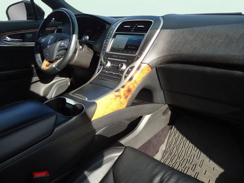 Used 2017 Lincoln MKX Select w/ Select Plus Package image 26