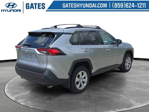 Used 2021 Toyota RAV4 LE FWD image 2