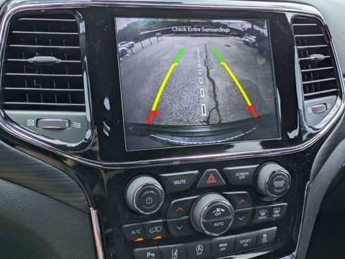 Used 2020 Jeep Grand Cherokee Altitude RWD image 18
