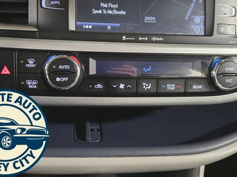 Used 2017 Toyota Highlander XLE image 19