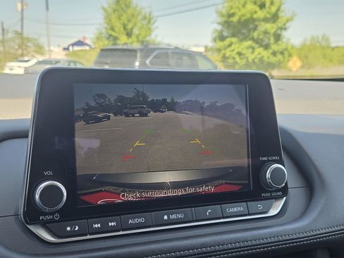 Used 2024 Nissan Rogue S image 19