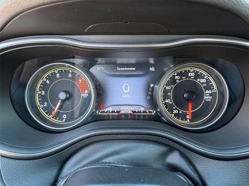 Used 2021 Jeep Cherokee Latitude Lux w/ Comfort/Convenience Group image 18