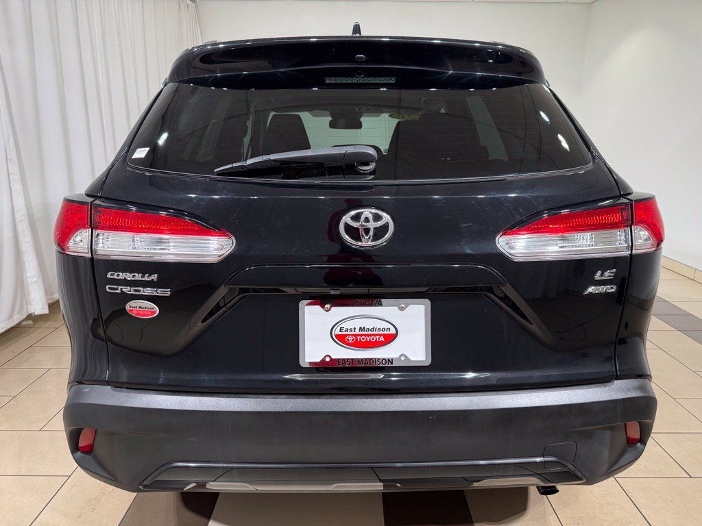 Certified 2023 Toyota Corolla Cross LE w/ Moonroof Package AWD/4WD image 4