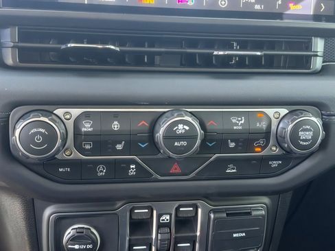 New 2026 Jeep Gladiator Mojave image 23