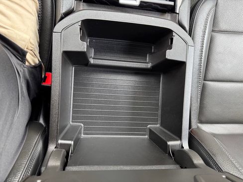 Used 2024 GMC Yukon Denali image 32