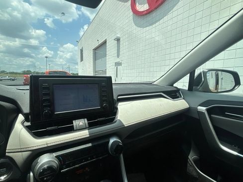 Used 2019 Toyota RAV4 XLE w/ Convenience Package FWD image 15