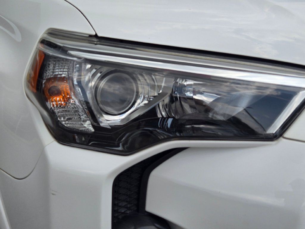 Used 2018 Toyota 4Runner SR5 Premium AWD/4WD image 4