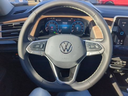 New 2025 Volkswagen Atlas SE image 16