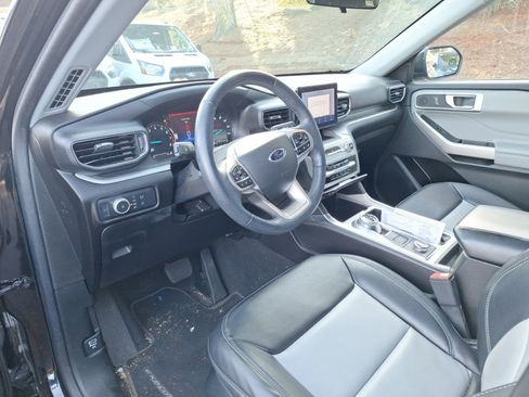 Certified 2022 Ford Explorer XLT w/ Equipment Group 202A image 8