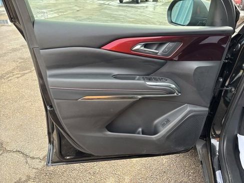 Used 2026 Chevrolet Traverse Z71 image 6