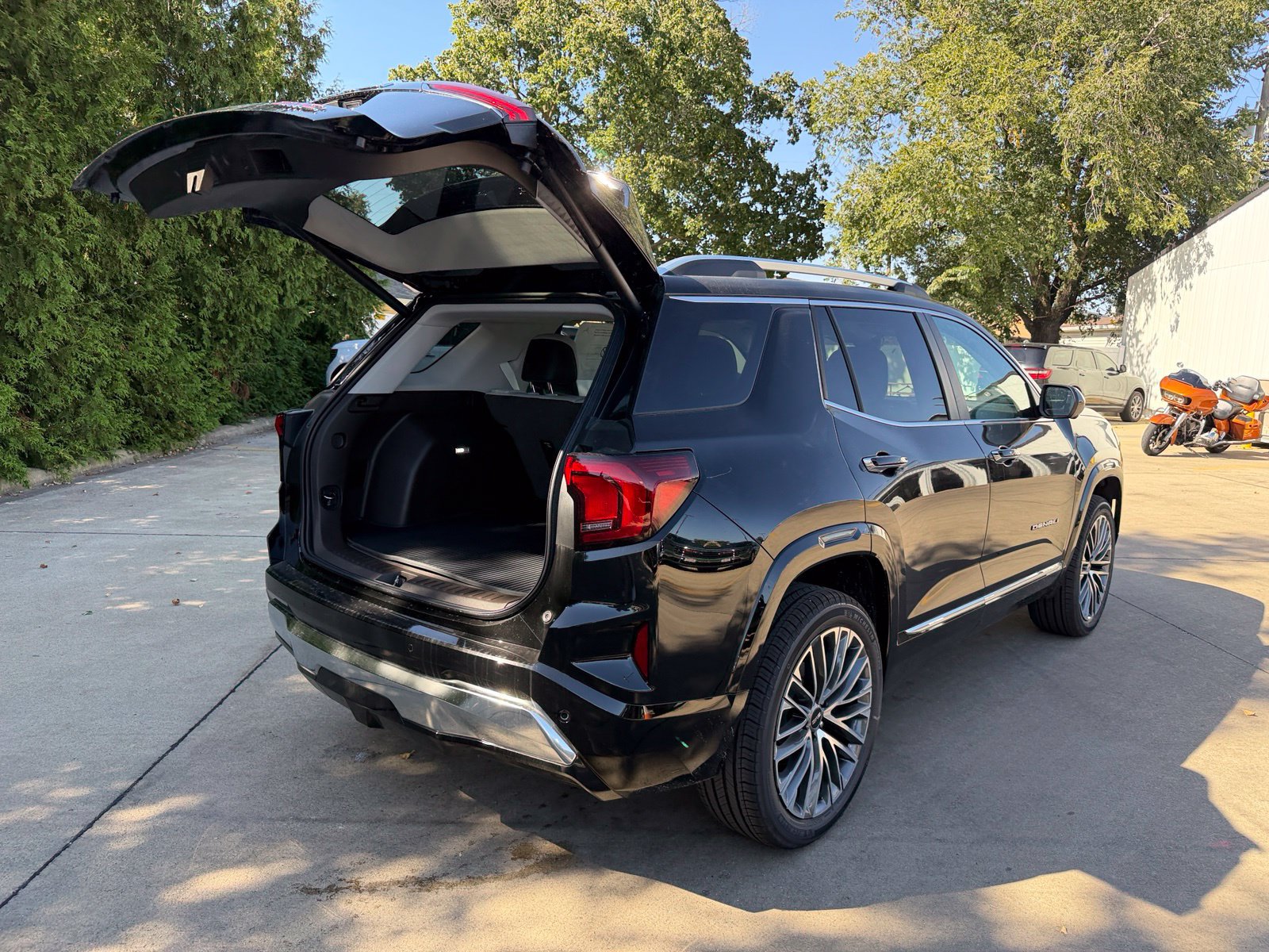 New 2027 GMC Terrain Denali w/ LPO, Floor Liner Package AWD/4WD image 32