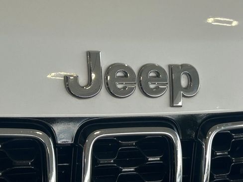 Used 2020 Jeep Grand Cherokee Limited image 20