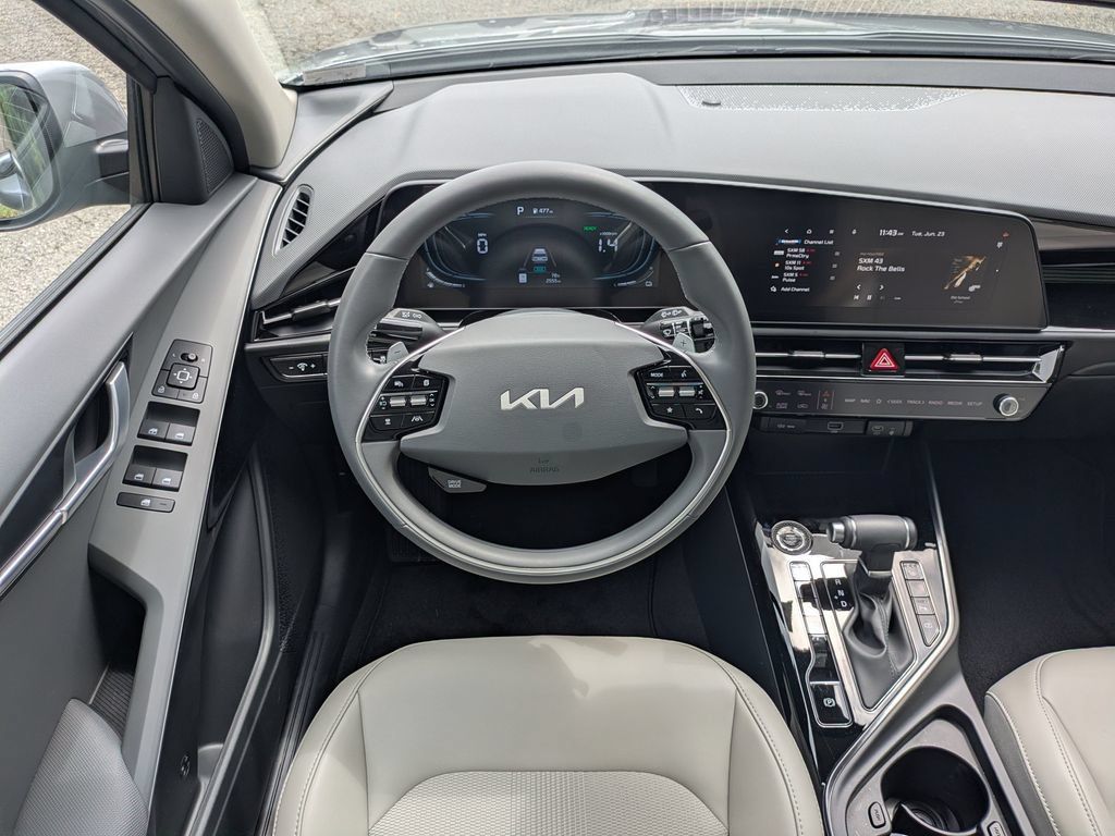 Used 2025 Kia Niro EX FWD image 16