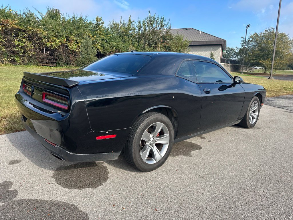 Used 2015 Dodge Challenger SXT RWD image 7