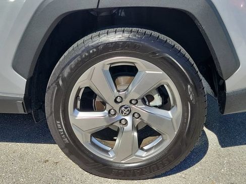 Used 2021 Toyota RAV4 XLE Premium AWD/4WD image 7