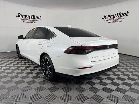 Used 2024 Honda Accord Touring image 9