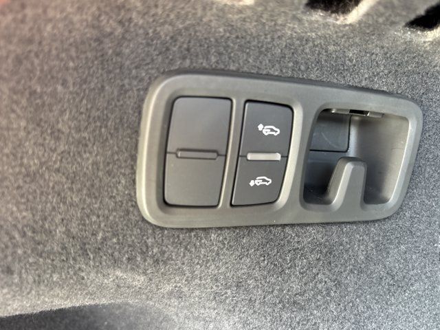 Used 2022 Audi SQ8 Prestige AWD/4WD image 9