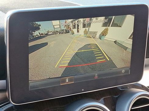 Used 2019 Mercedes-Benz GLC 300 4MATIC w/ Multimedia Package image 18