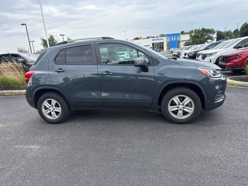 Used 2021 Chevrolet Trax LT AWD/4WD image 19