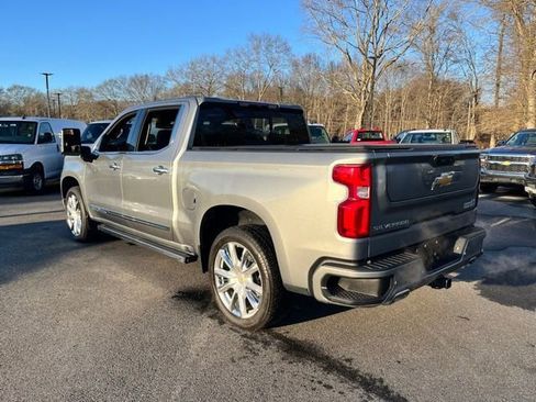 Used 2024 Chevrolet Silverado 1500 High Country w/ High Country Premium Package AWD/4WD image 10