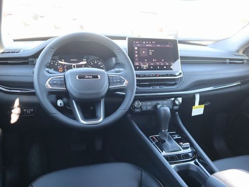 New 2026 Jeep Compass Latitude image 2