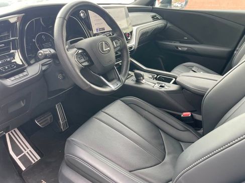 Used 2025 Lexus TX 500h AWD w/ Technology Package image 4