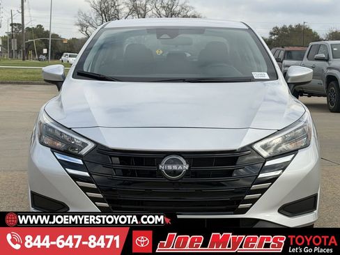 Used 2025 Nissan Versa SV image 3