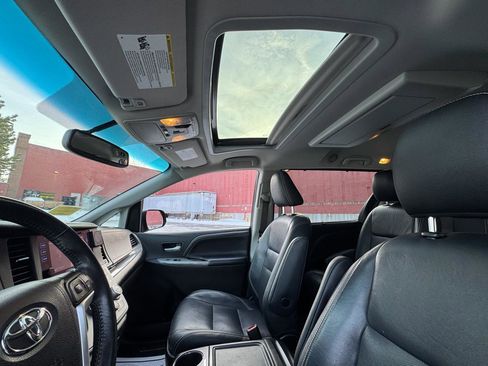 Used 2016 Toyota Sienna SE Premium image 8