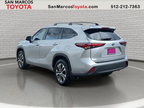 Certified 2024 Toyota Highlander XLE image 7