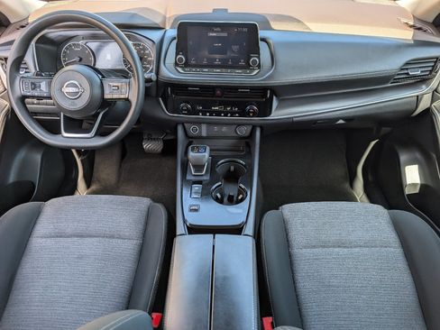 Used 2022 Nissan Rogue SV FWD image 4