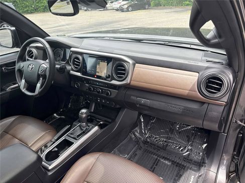 Used 2018 Toyota Tacoma Limited RWD image 27