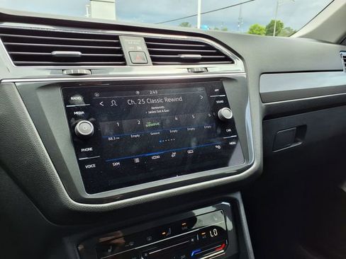 Used 2023 Volkswagen Tiguan SE FWD image 29