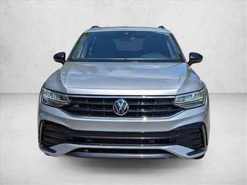 Used 2023 Volkswagen Tiguan SE R-Line image 2