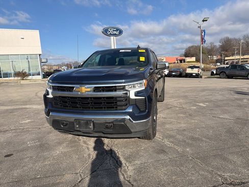 Used 2022 Chevrolet Silverado 1500 LT image 3