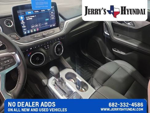 Used 2025 Chevrolet Blazer LT w/ LPO, Black Grille Bar Package FWD image 13