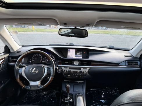 Used 2013 Lexus ES 350 w/ Luxury Pkg FWD image 14