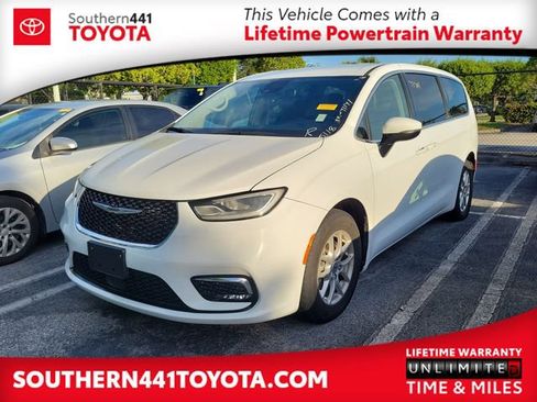 Used 2023 Chrysler Pacifica Touring-L FWD image 1