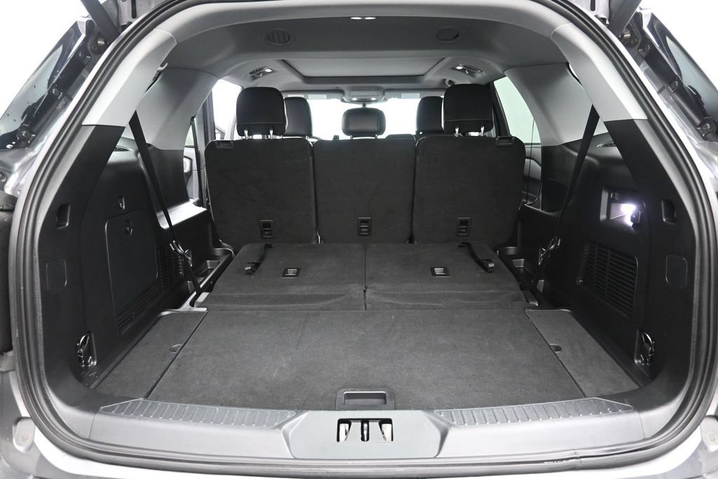 Certified 2021 Ford Explorer XLT w/ Equipment Group 202A RWD image 3